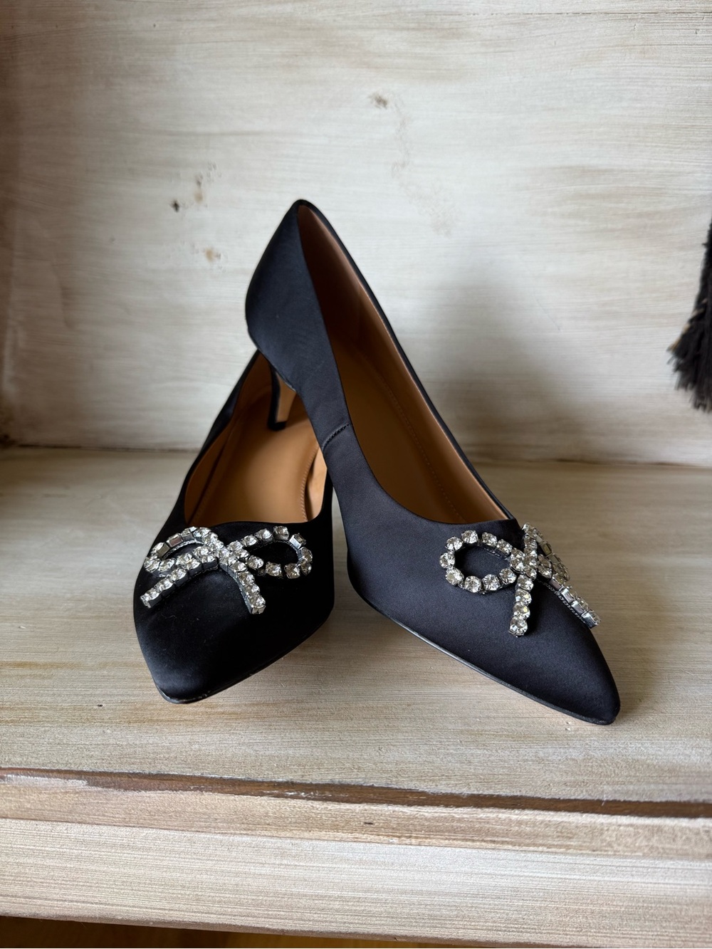 Womens J. CREW Black Rhinestone Bow Satin Kitten Heel Pointed Toe Pumps Size 9.5